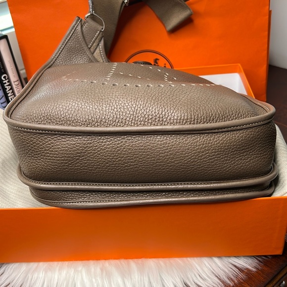 Hermes Evelyn III Shoulder Messenger Bag Taurillon Clemence Etoupe - Picture 7 of 17